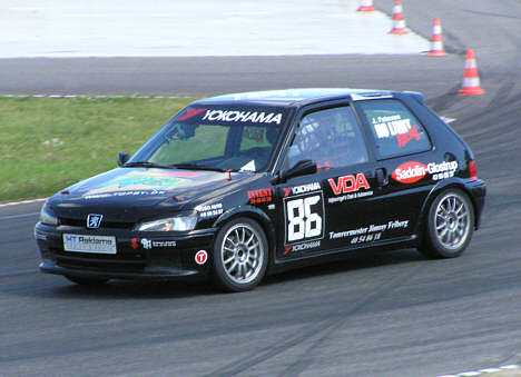 Jan Petersen alias Sprælle på vej rundt på Ring Djursland. (Foto: Motorsporten.dk)